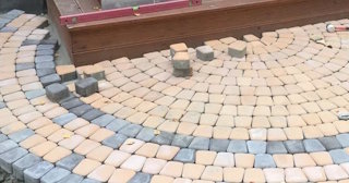 Укладка плитки на крыльцо в Тихвине по цене от 874 руб. за м² | ТротуарнаяПлитка