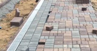Укладка плитки на дорожке в Тихвине от 874 руб. - доступная стоимость