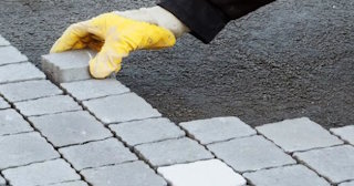 Укладка брусчатки в Тихвине - цена от 874 руб. за м2 | ТротуарнаяПлитка