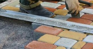 Укладка клинкерной брусчатки в Тихвине: цена от 874 руб. за м2