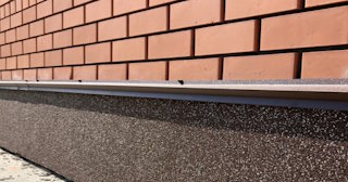 Облицовка цоколя керамогранитом в Тихвине в октябре