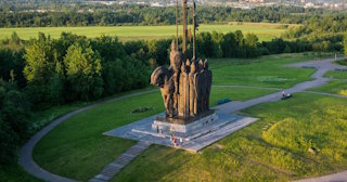 Благоустройство памятников в Тихвине от 984 руб. – компания ТротуарнаяПлитка