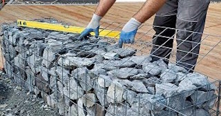 Устройство подпорной стенки из габионов в Тихвине в октябре